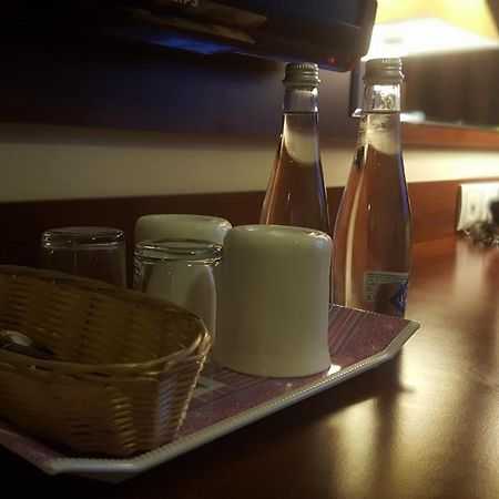 Hotel Feniks Познан Екстериор снимка